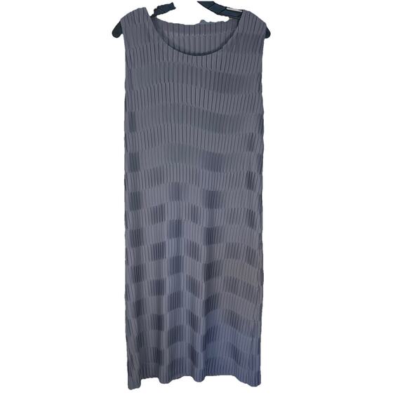 Issey Miyake Gray Dress/ Womens size 2 / Sleeveless Dress With Jacket/ Pleated - Picture 2 of 12